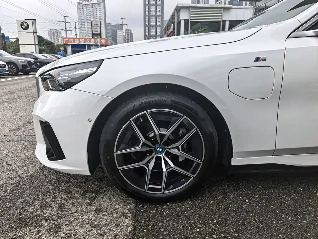 BMW i5 — миниатюра 4