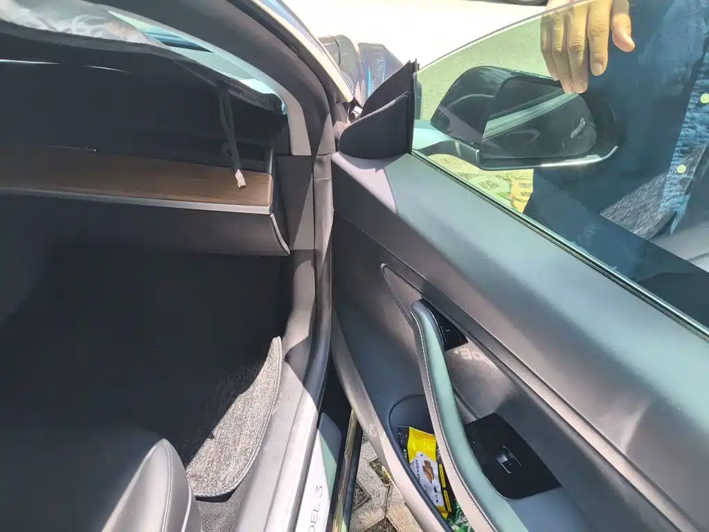 Tesla Model 3 — миниатюра 21