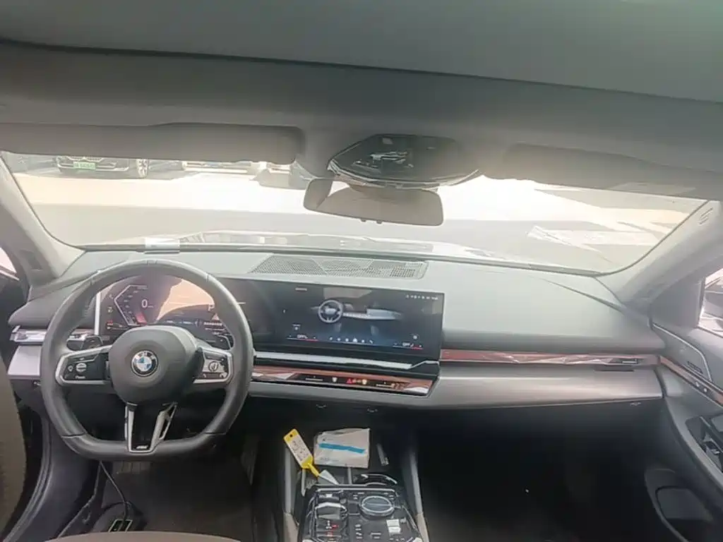 BMW 5 Series — миниатюра 14