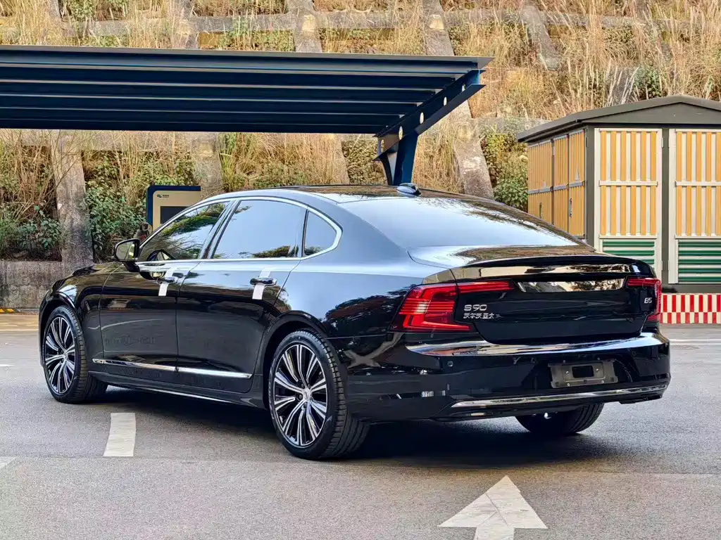 Volvo S90 2023 B5 Luxury