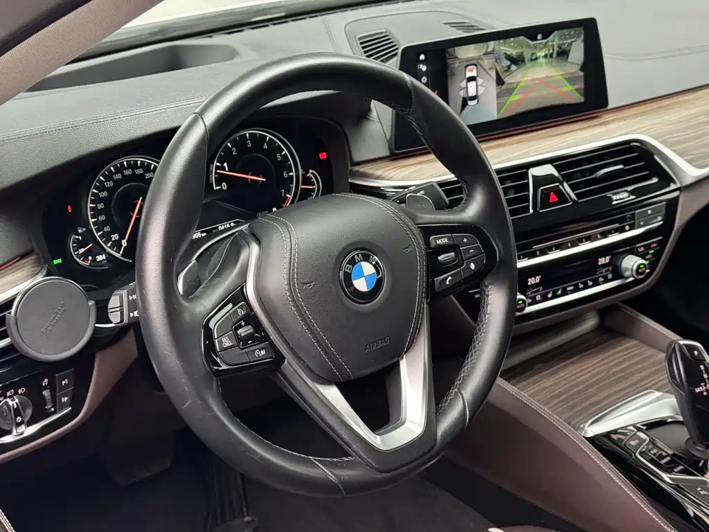 BMW 5 Series — миниатюра 17