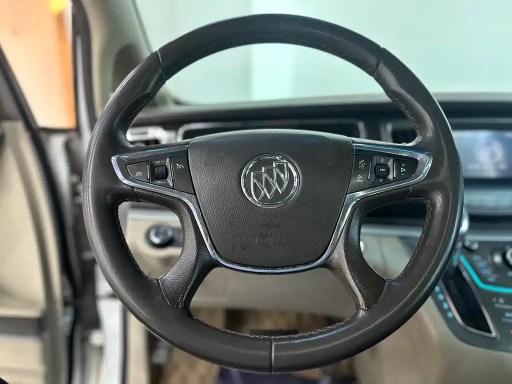 Buick GL8 2011 3.0L XT Luxury Flagship