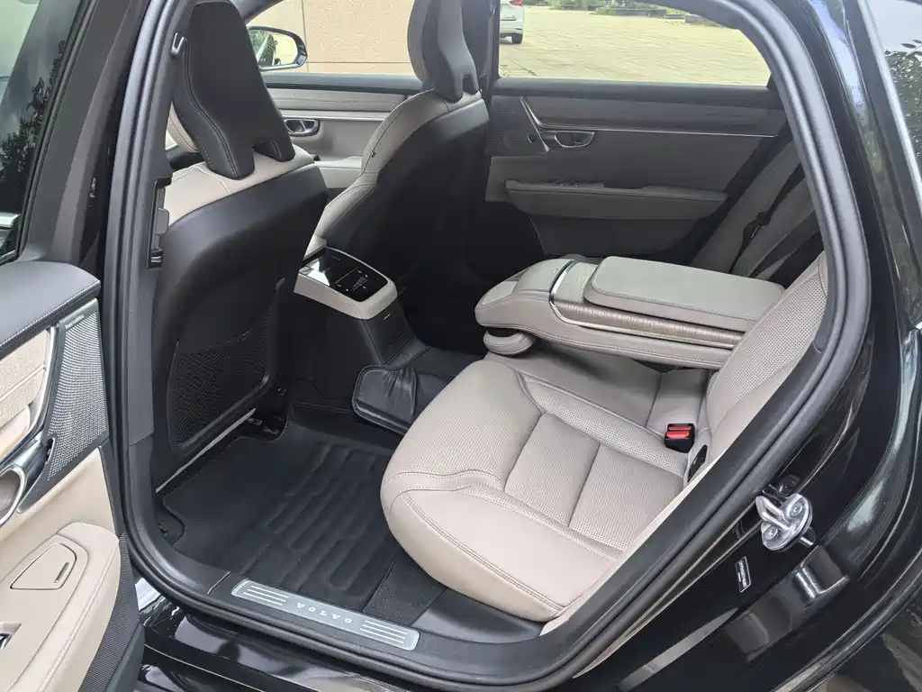 Volvo S90 2026 Luxury
