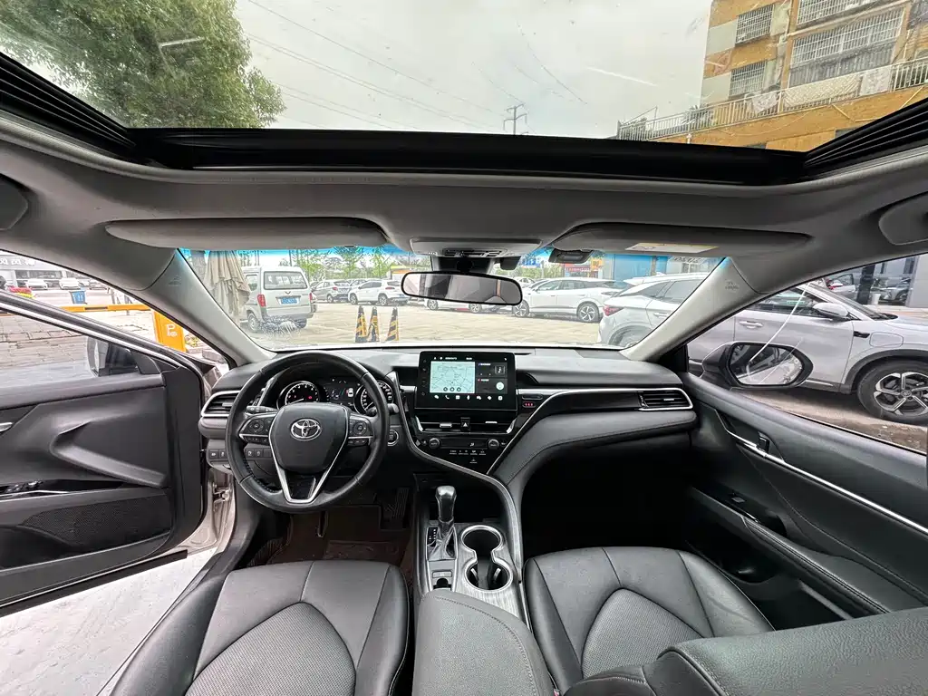 Toyota Camry 2021 2.0G Luxury