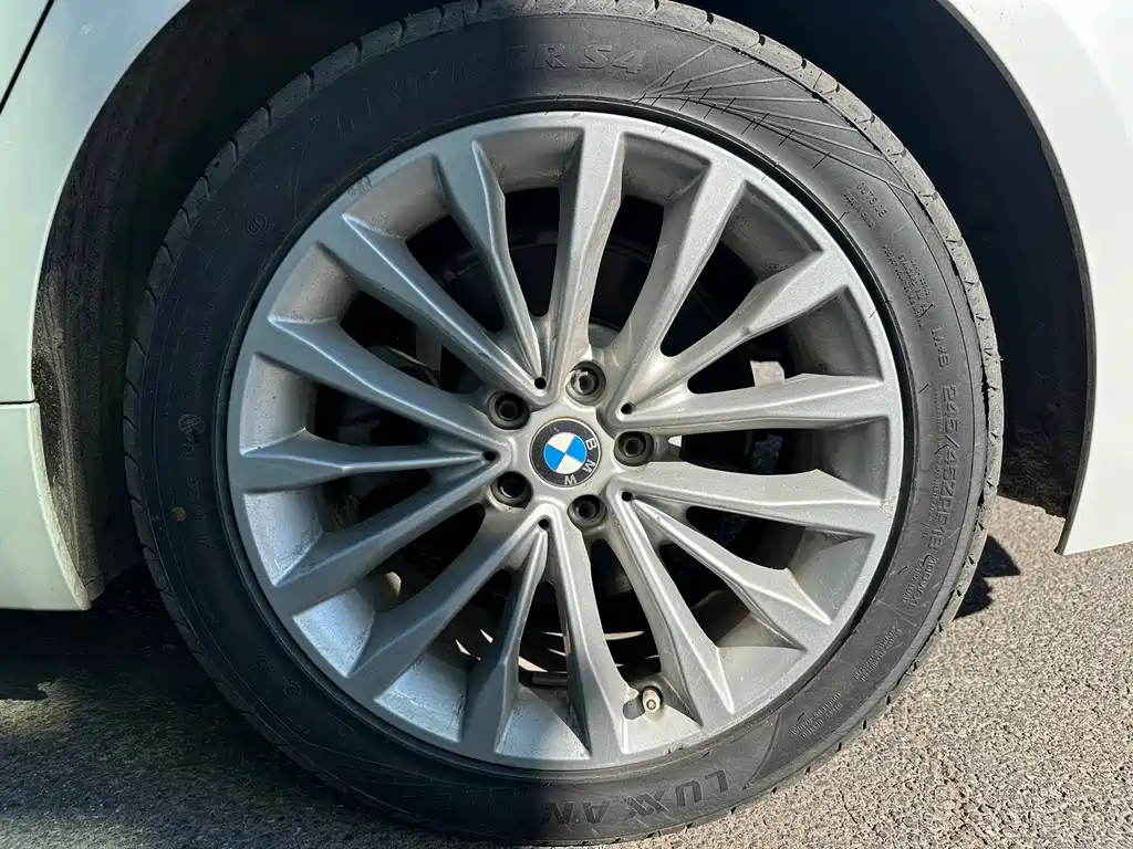 BMW 5 Series — миниатюра 15