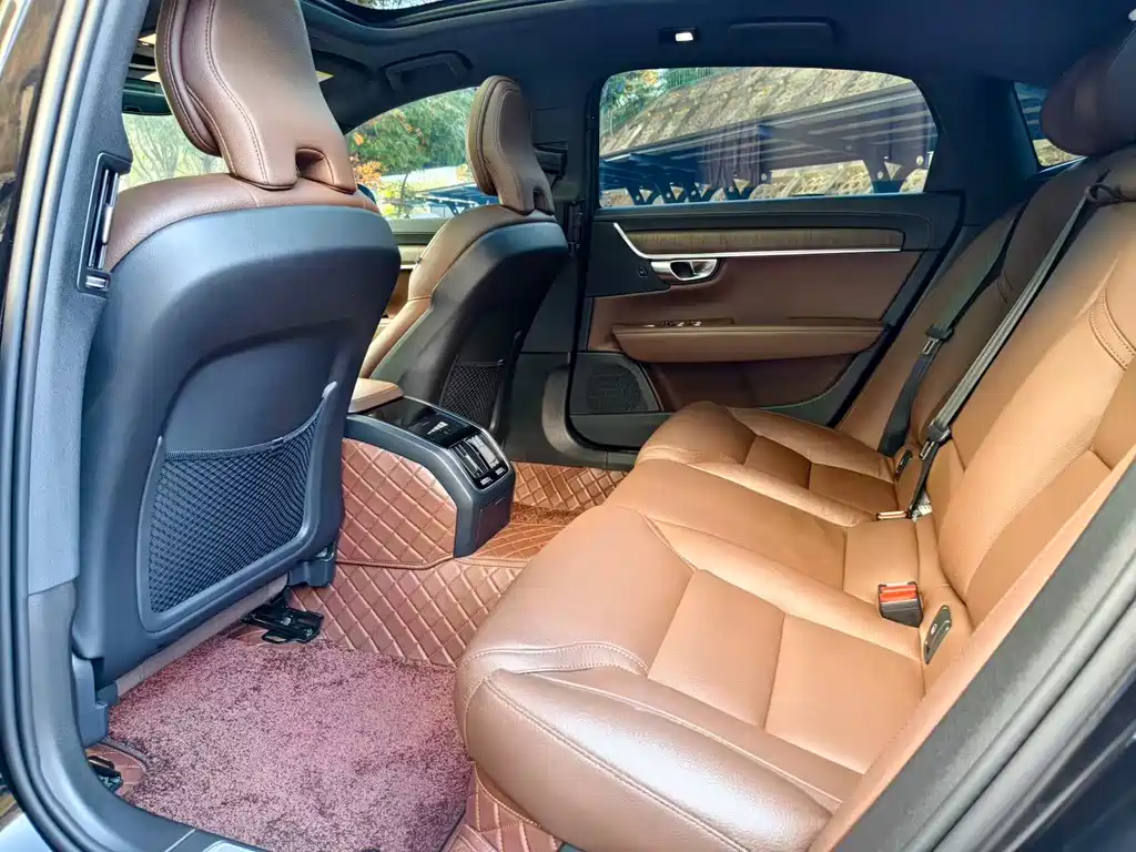 Volvo S90 2023 B5 Luxury