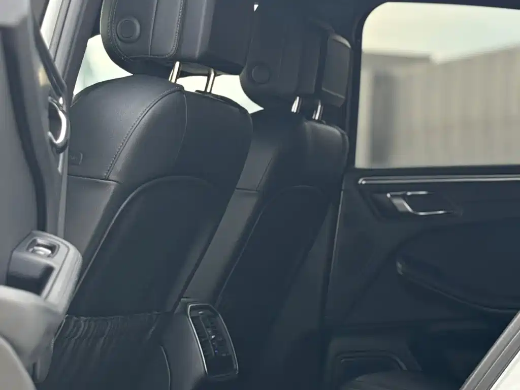 Porsche Macan — миниатюра 7