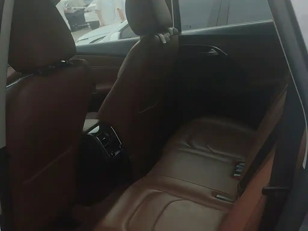Borgward BX7 — миниатюра 11