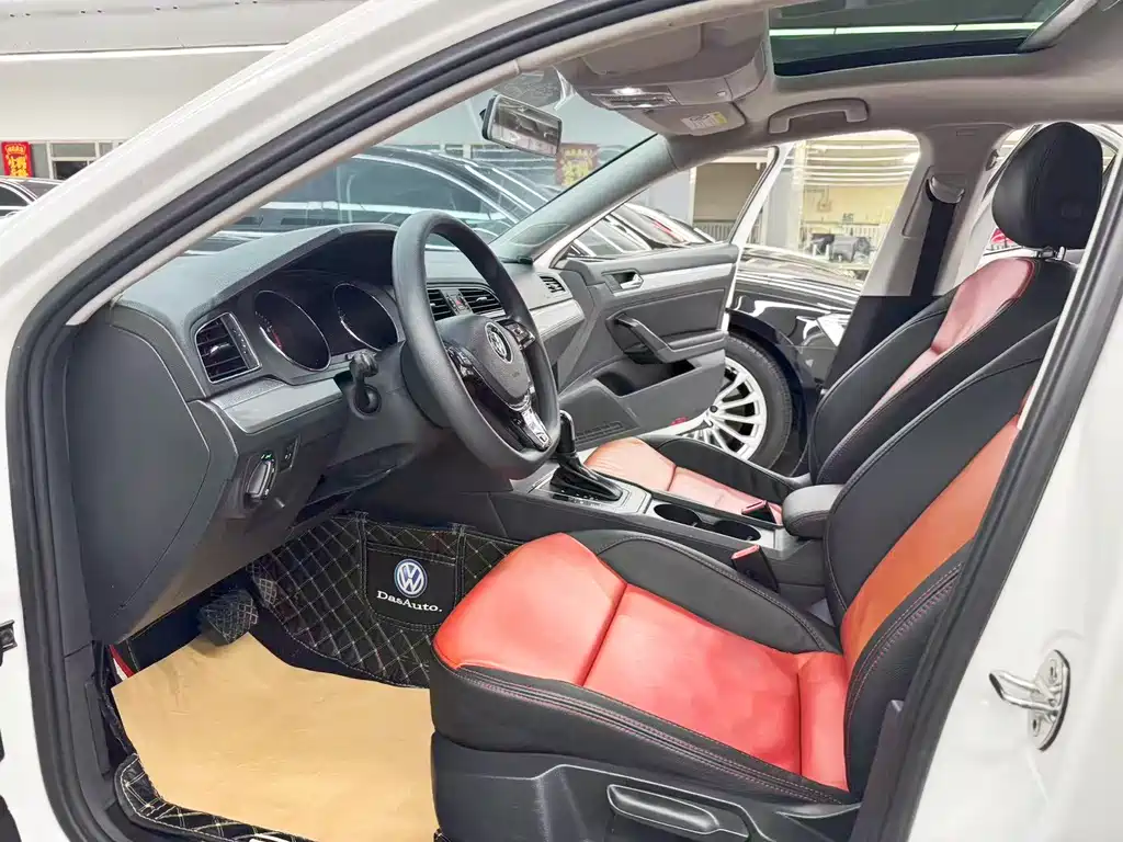 Volkswagen Lamando 2017 230TSI DSG