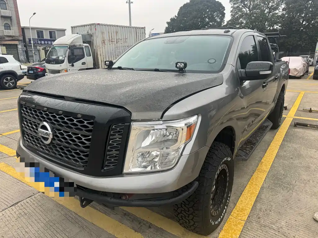 Nissan  2022