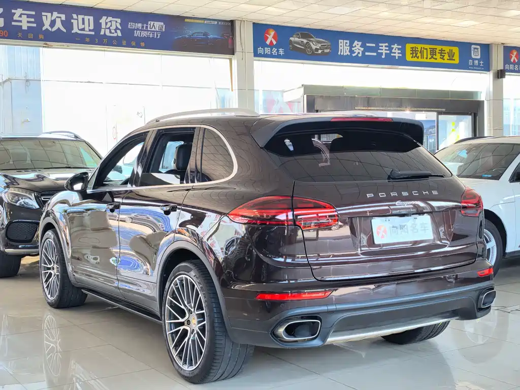 Porsche Cayenne — миниатюра 5