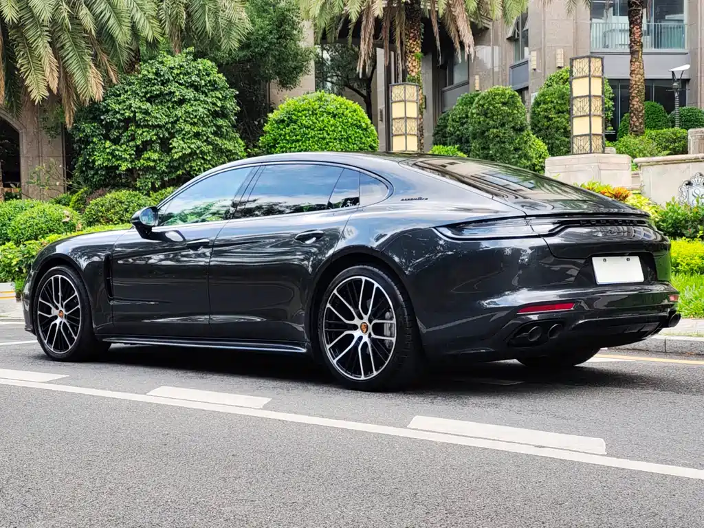 PORSCHE PANAMERA