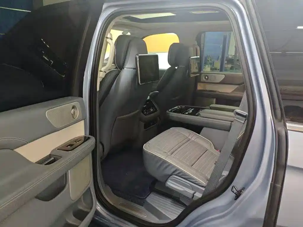 Lincoln Navigator — миниатюра 9
