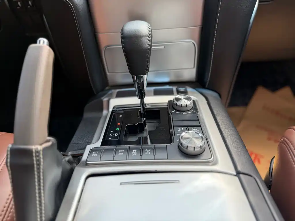 Toyota Land Cruiser 2018 4.6L AT