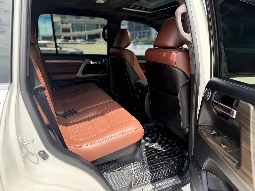 Toyota Land Cruiser 2018 4.6L AT