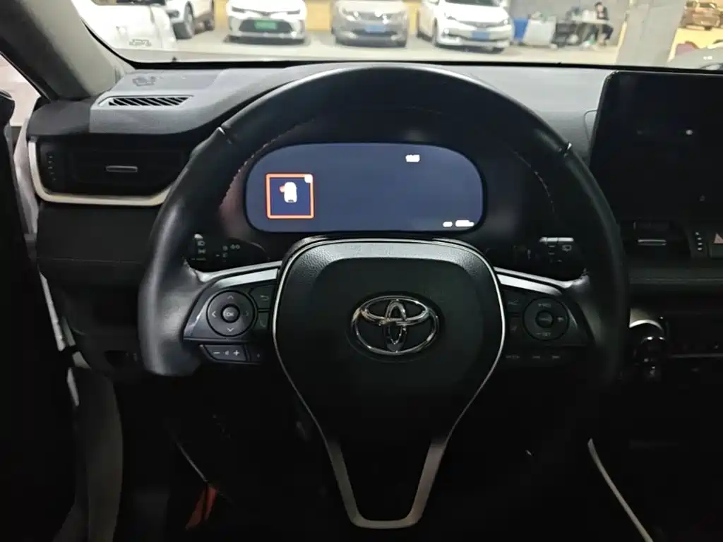 Toyota RAV4 — миниатюра 8