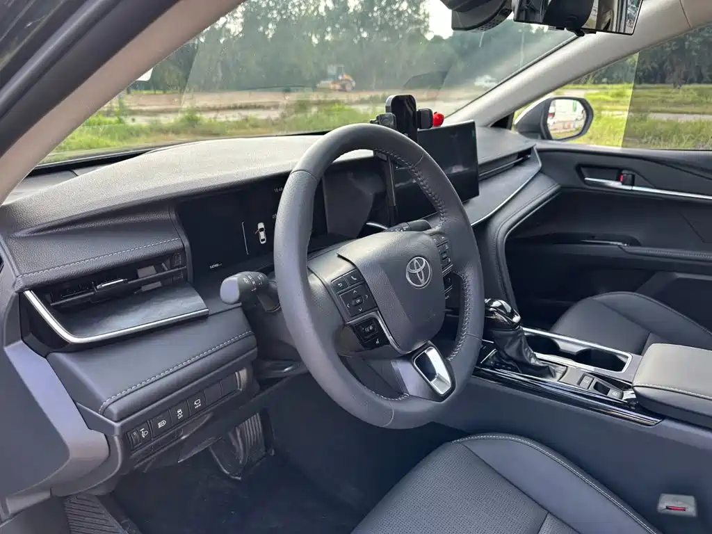 Toyota Camry — миниатюра 13