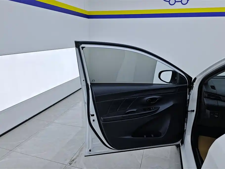 TOYOTA YARIS L ZHIXUAN