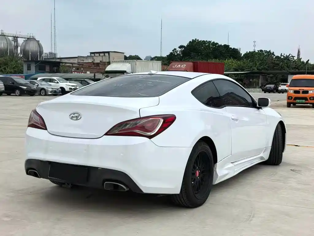 Hyundai Genesis Coupe — миниатюра 9