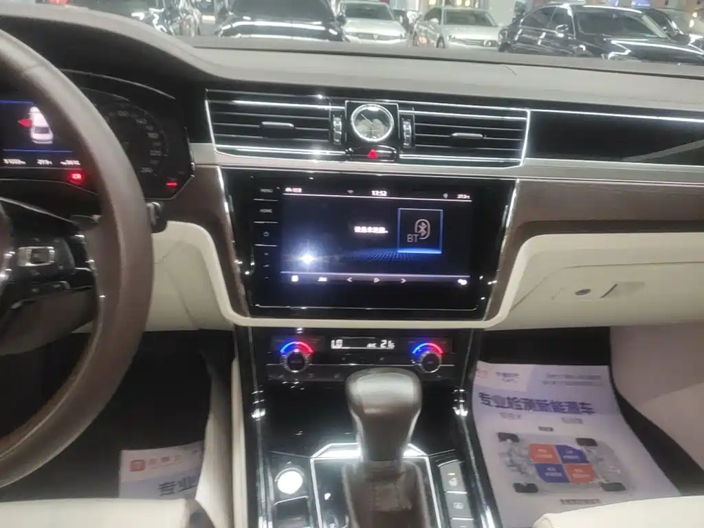 Volkswagen Phideon — миниатюра 13