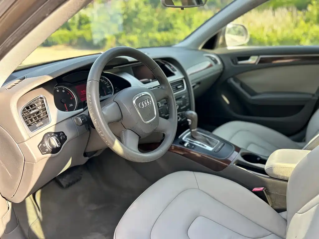 Audi A4L 2011 2.0 TFSI