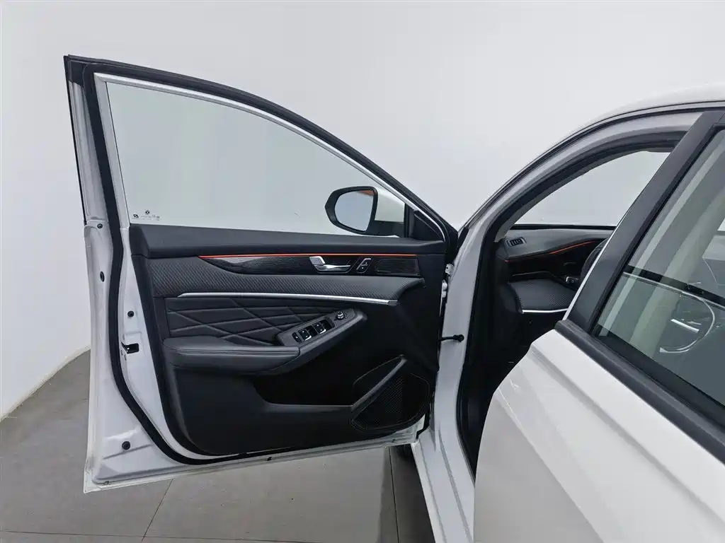 DONGFENG YI HYUN MAX