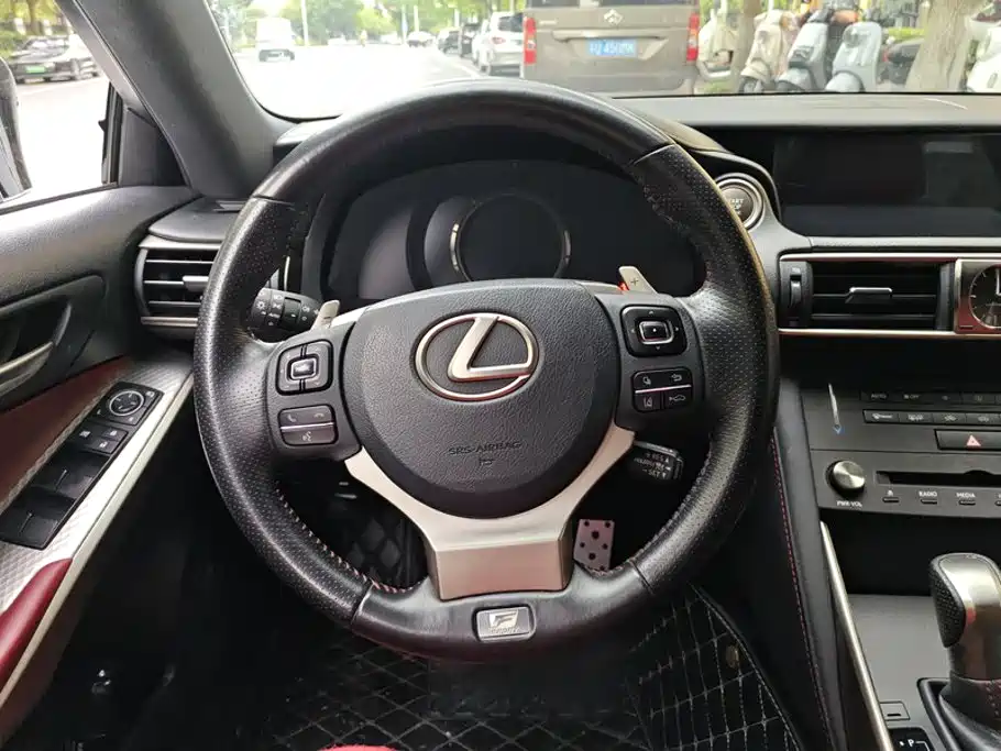 Lexus IS — миниатюра 15
