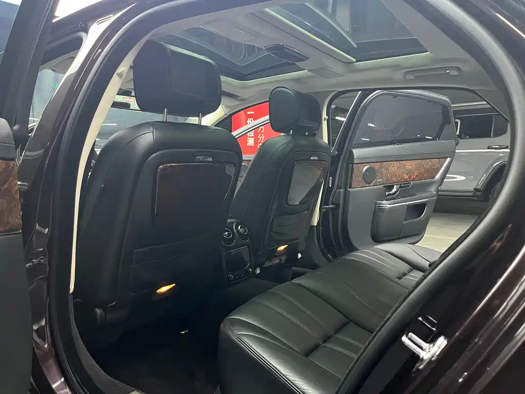Jaguar XJ — миниатюра 20