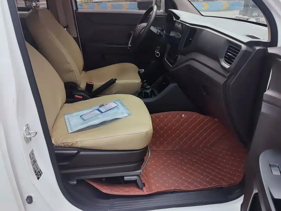 Wuling Hongguang V — миниатюра 8