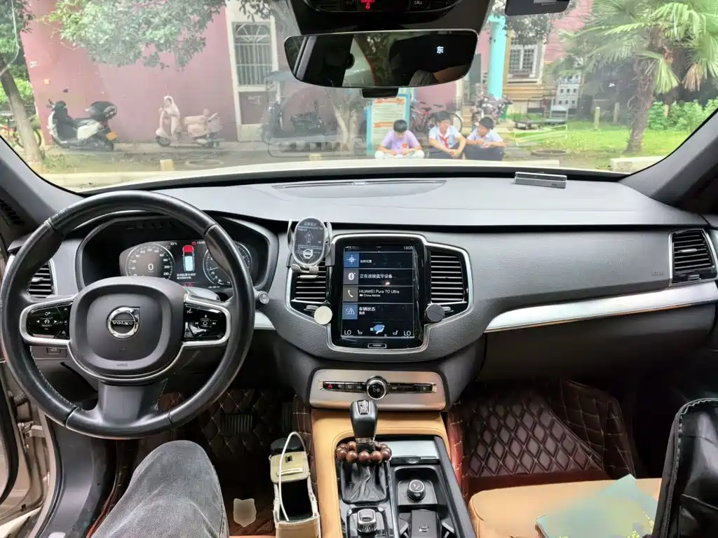 Volvo XC90 2017 T6 5 мест