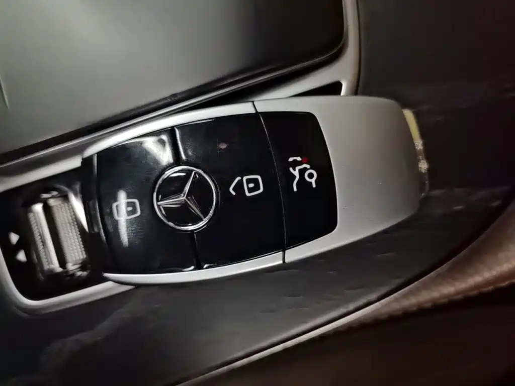 Mercedes-Benz E-Class — миниатюра 9