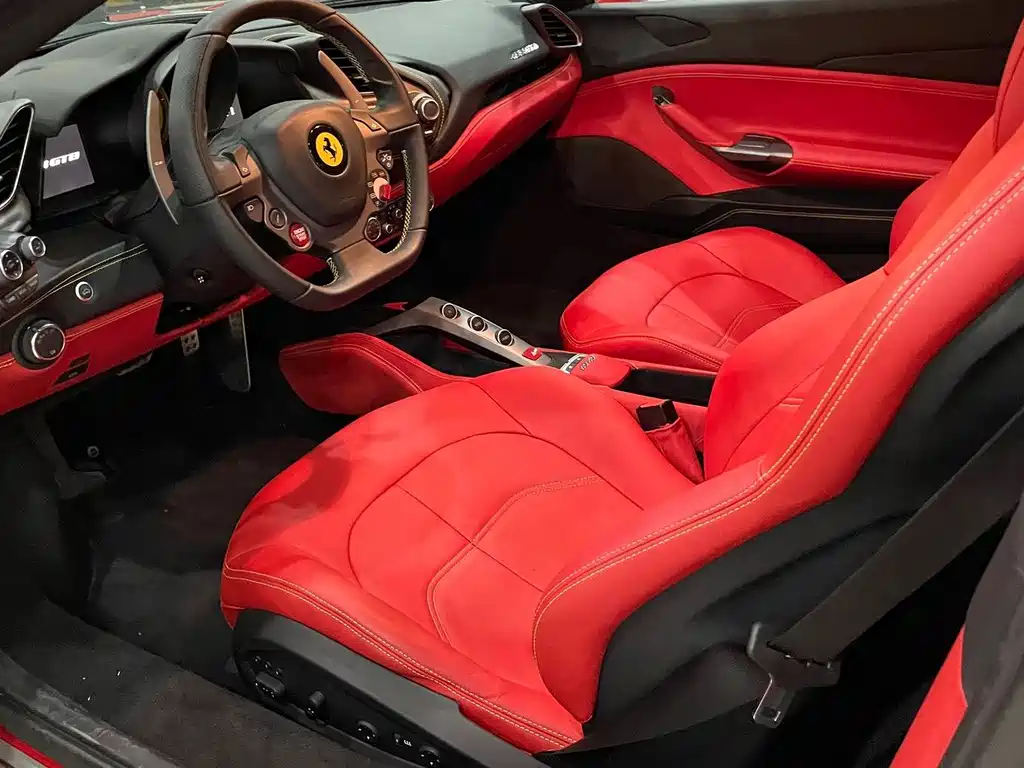 FERRARI 488