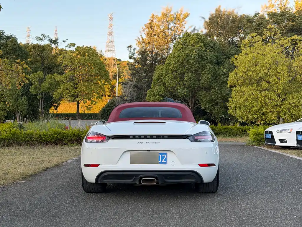 PORSCHE 718
