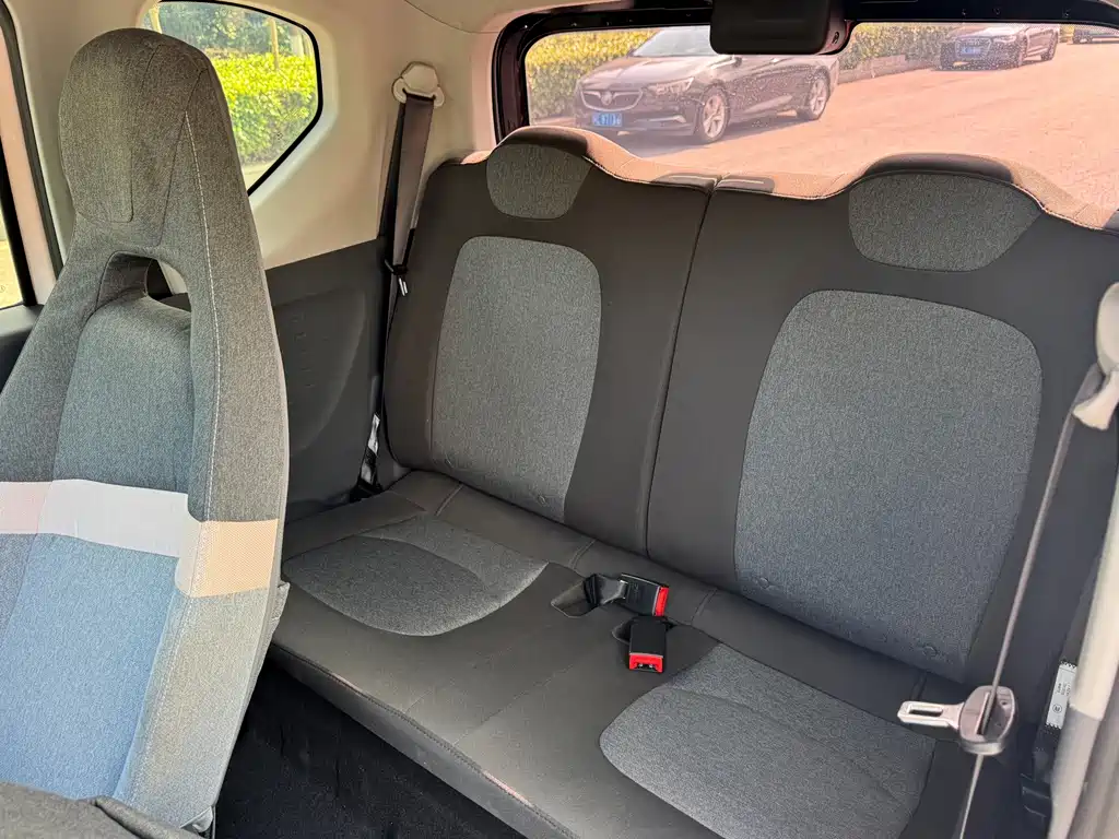 Wuling MINIEV — миниатюра 10