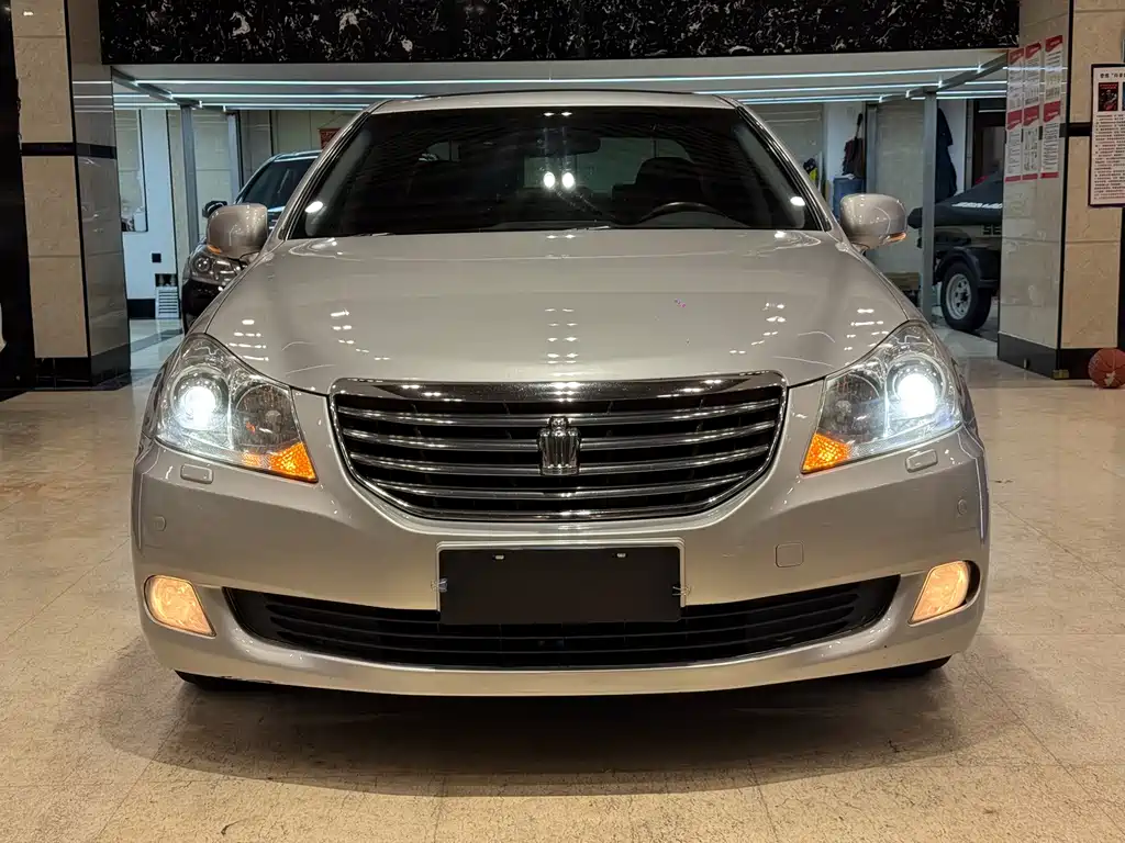 Toyota Crown — миниатюра 2