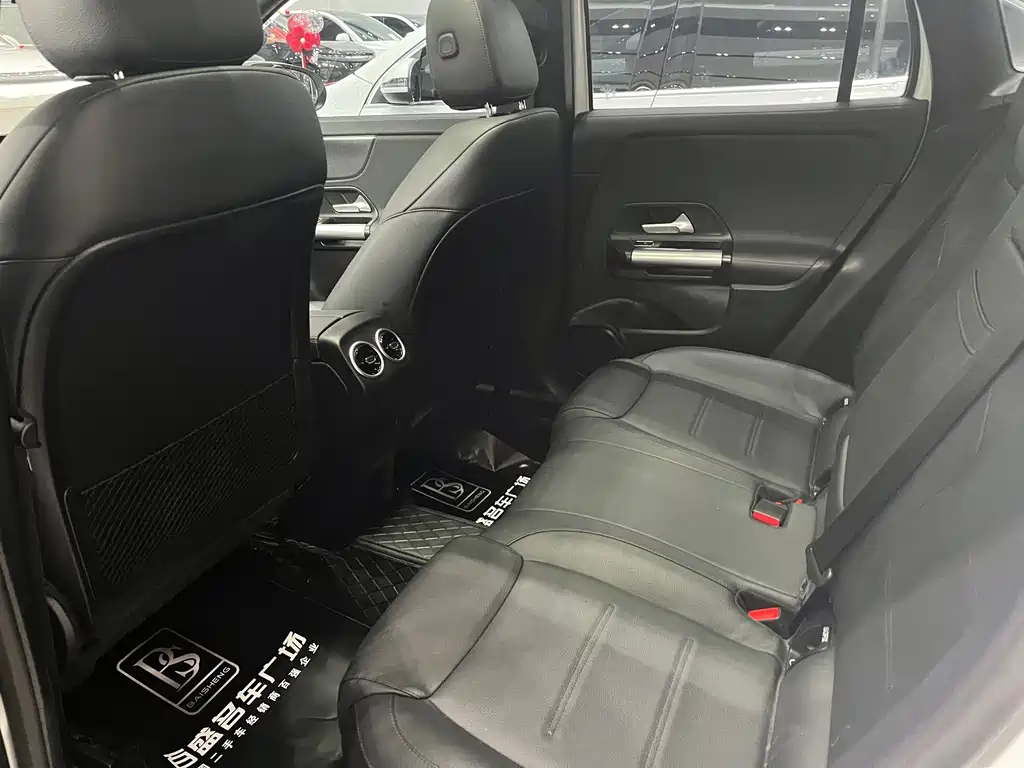 Mercedes-Benz GLA — миниатюра 8