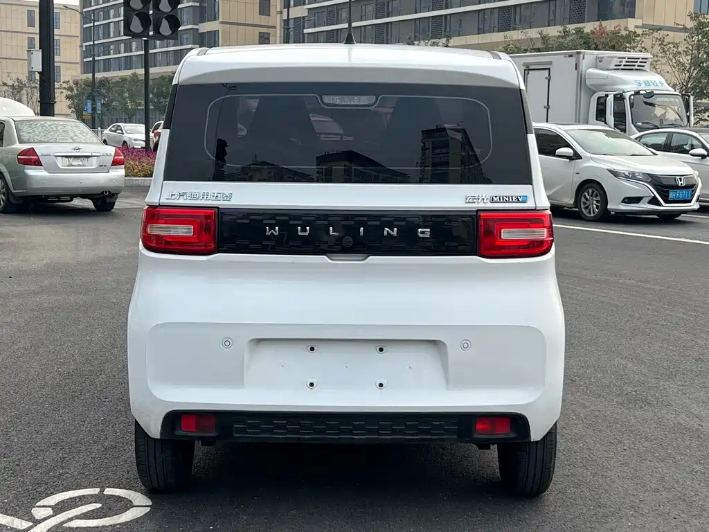 Wuling MINIEV — миниатюра 6