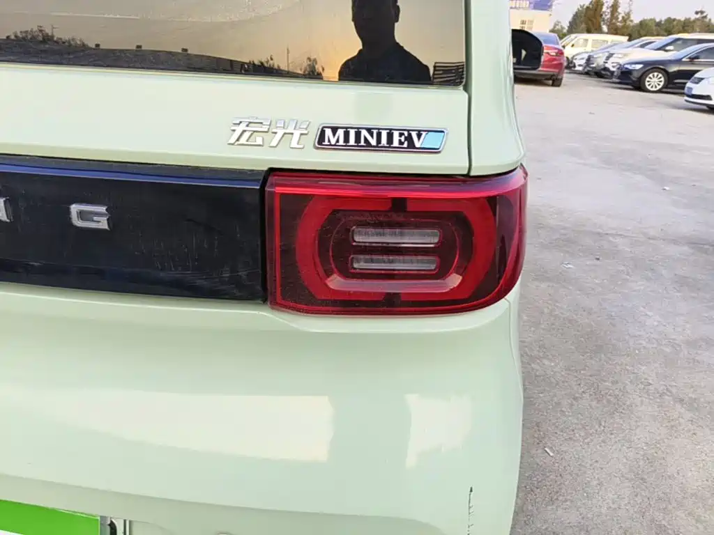 Wuling MINIEV — миниатюра 8