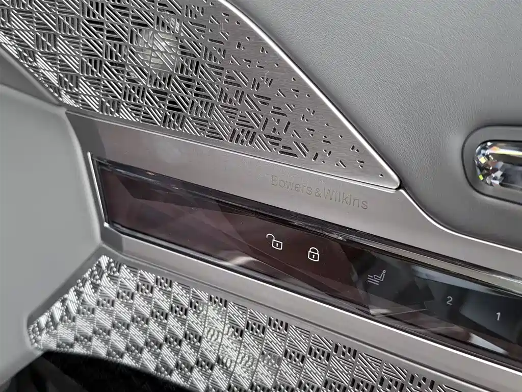 BMW i7 — миниатюра 12