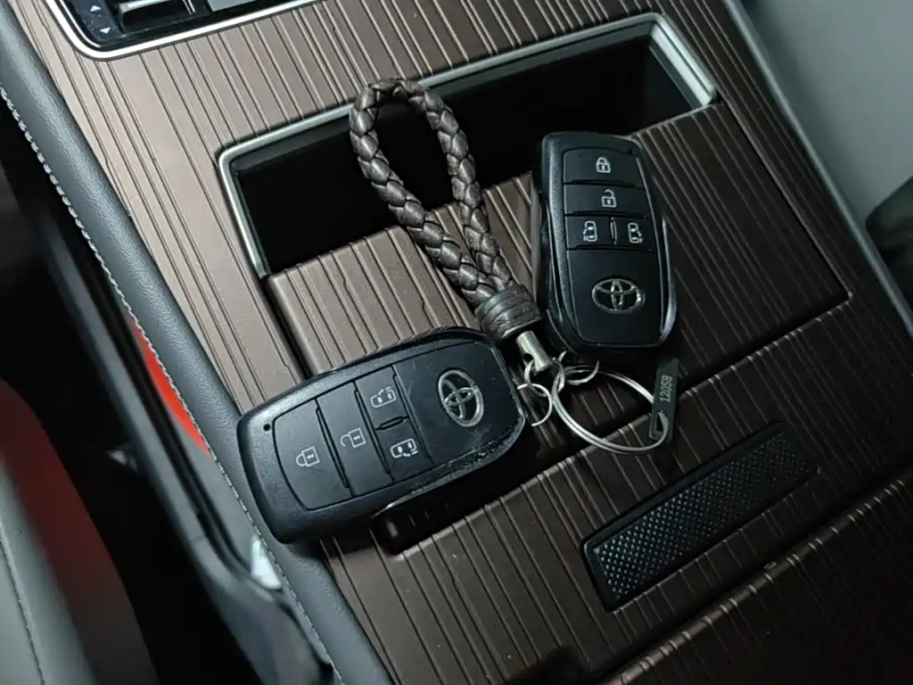 Toyota Granvia — миниатюра 9