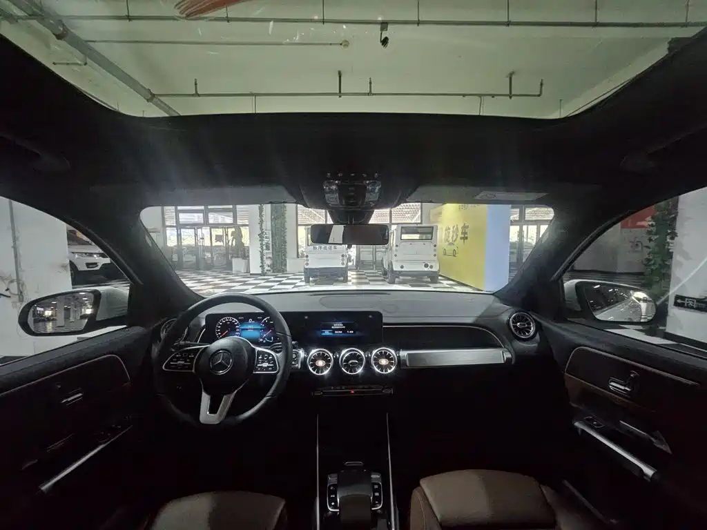 Mercedes-Benz GLB — миниатюра 8