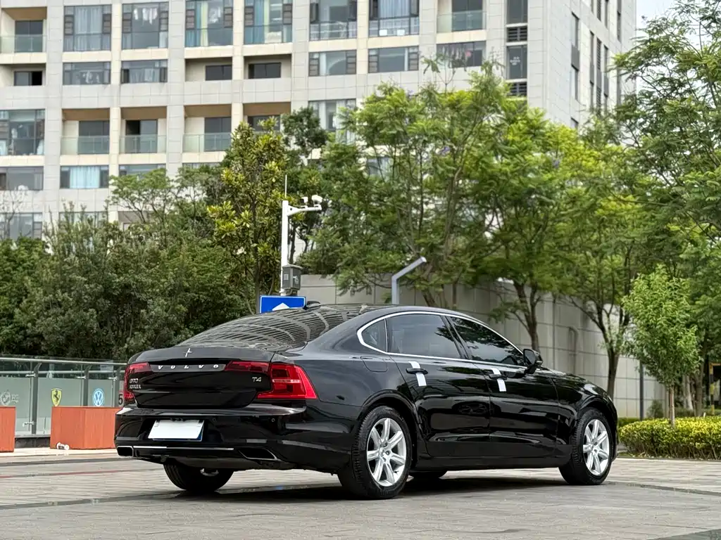 Volvo S90 2018 T4