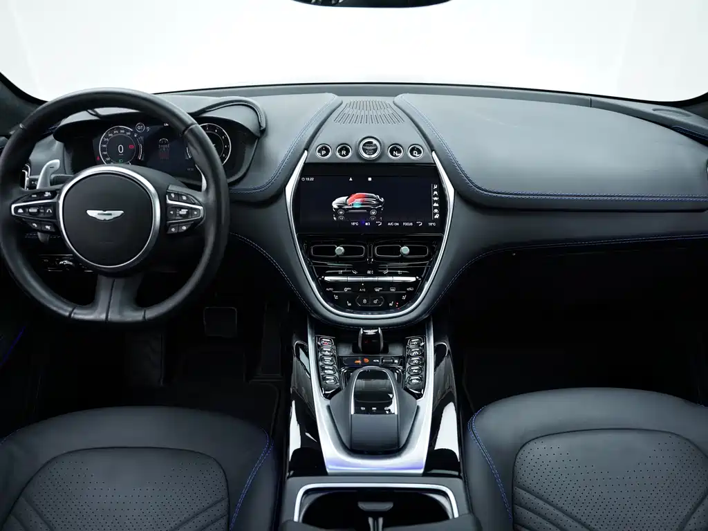 Aston Martin DBX 2023 3.0T STRAIGHT-SIX