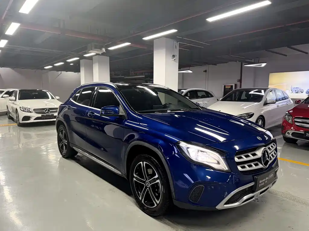 MERCEDES-BENZ GLA