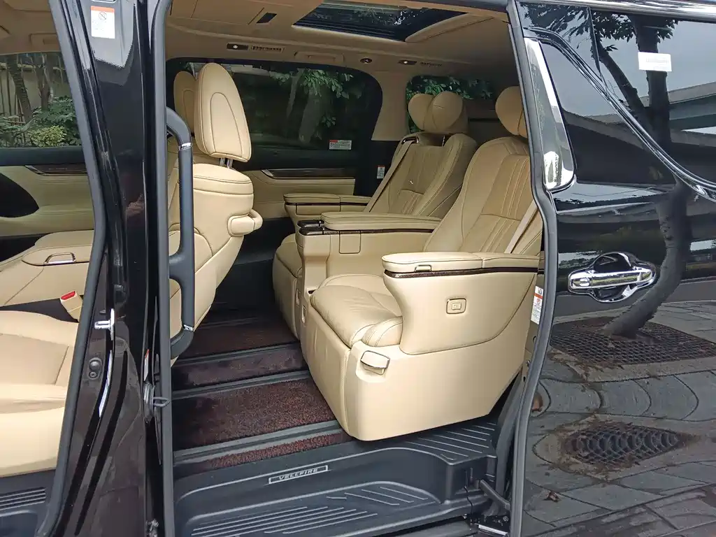 Toyota Alphard — миниатюра 4