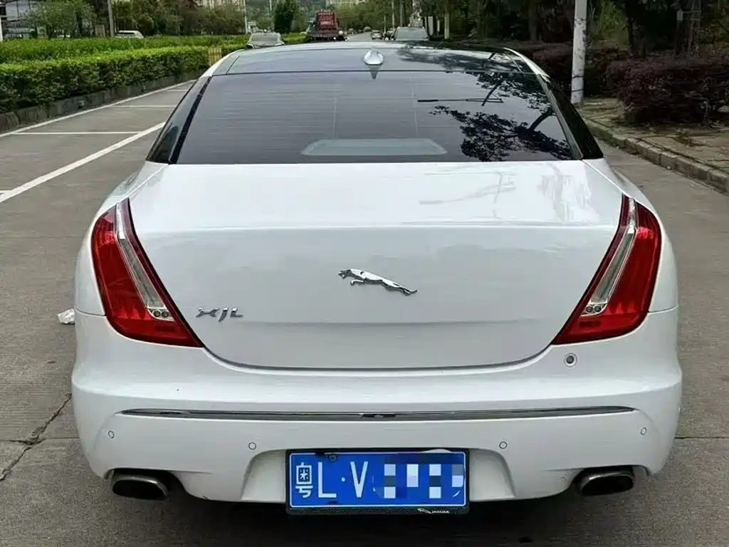 Jaguar XJ — миниатюра 8