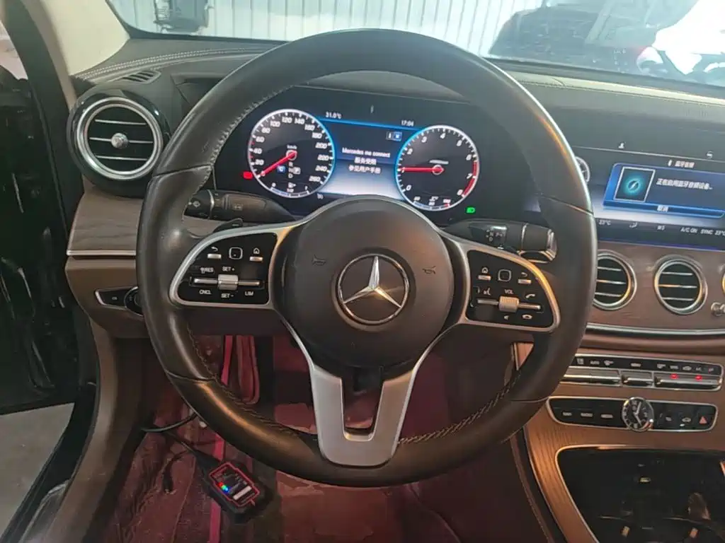 Mercedes-Benz E-Class — миниатюра 11