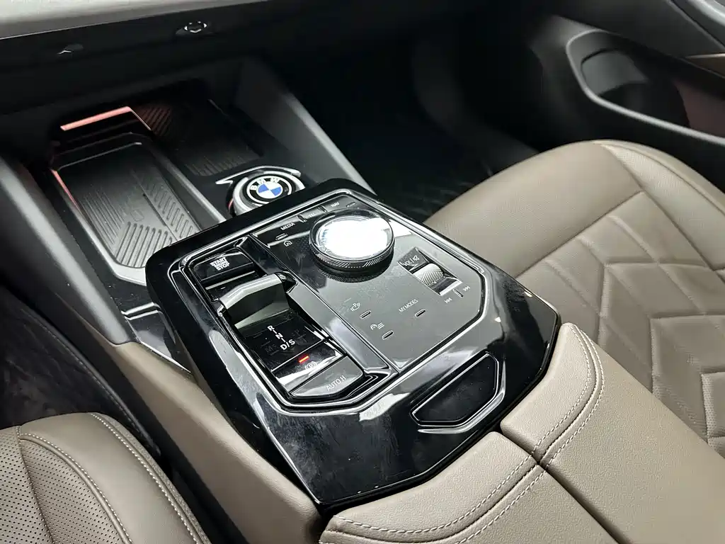 BMW 5 Series — миниатюра 17