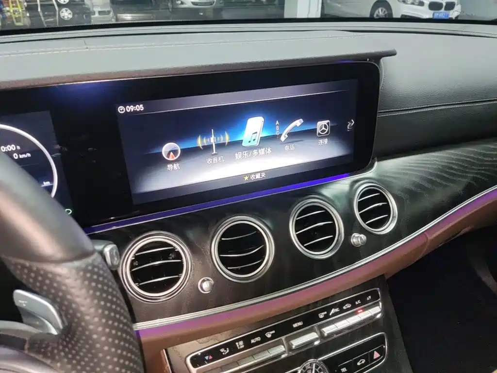 Mercedes-Benz E-Class — миниатюра 13