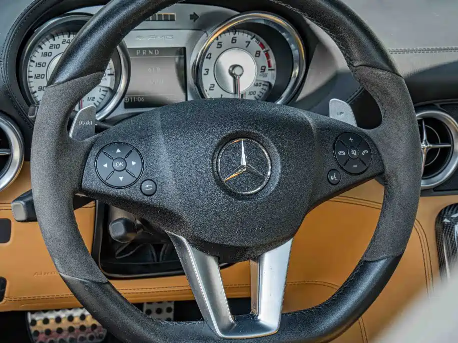Mercedes-Benz SLS AMG — миниатюра 14